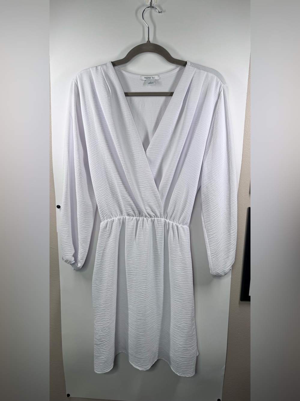 Fraiche by J Women's Large White Surplice Tie Waist Long Sleeve Dress